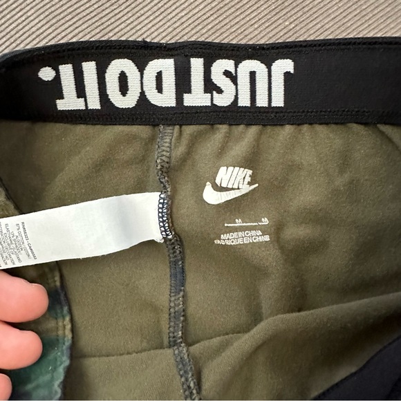 Nike Yoga Pants Women's Size Medium Camouflage Just Do It Leggings - Picture 5 of 7